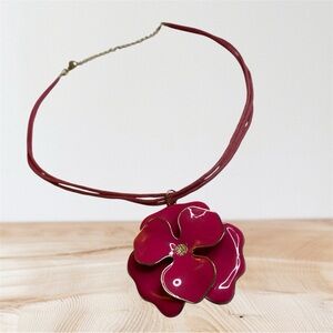 Elegant Pink Flower Pendant Necklace
